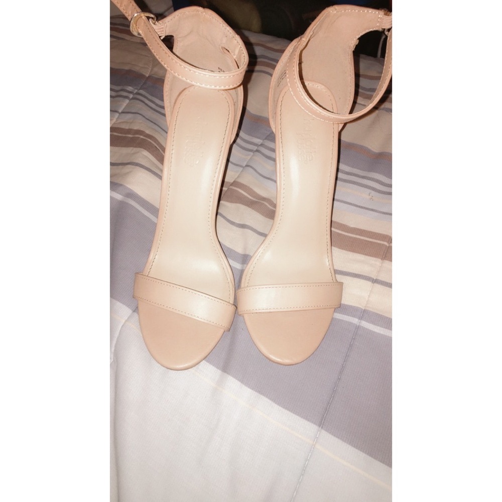Heels - Picture 3 of 3